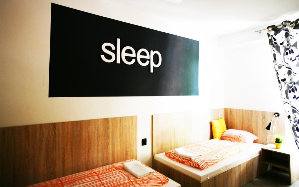 Hostel Bratislava By Freddie Room photo